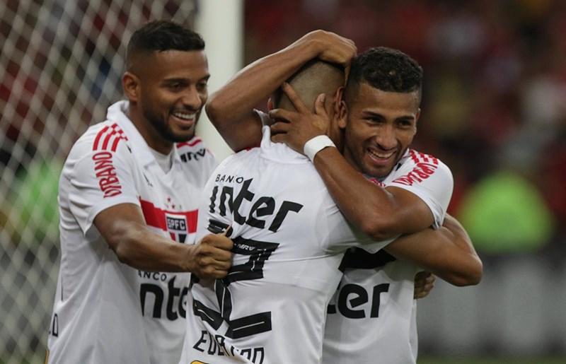De bem com a vida: São Paulo derrota o líder Flamengo fora de casa e mantém boa fase