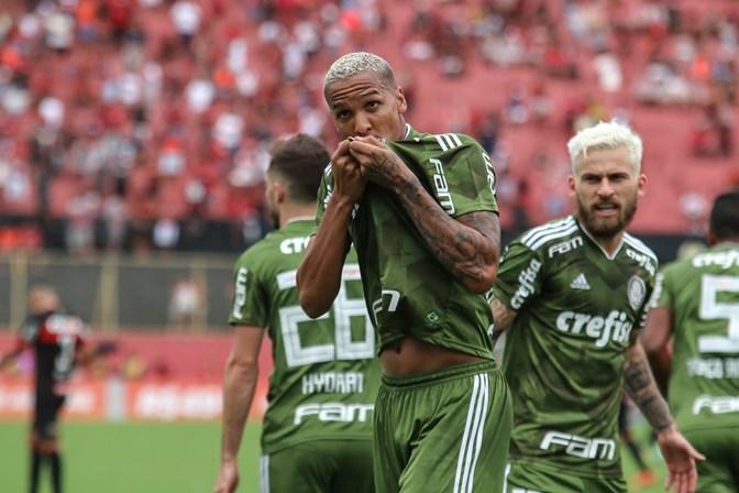 Com tranquilidade, Palmeiras derrota o Vitória em Salvador e segue firme no G-6