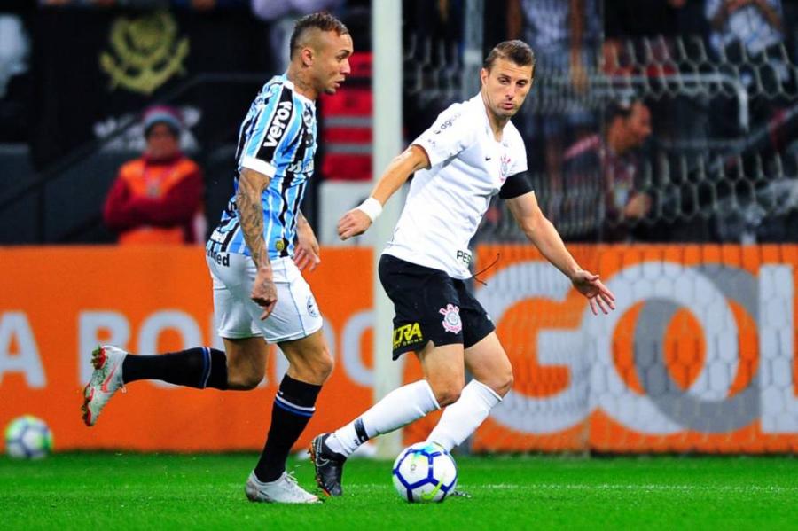 Mesmo com Arena lotada, Corinthians perde para o Grêmio e se complica no Brasileirão