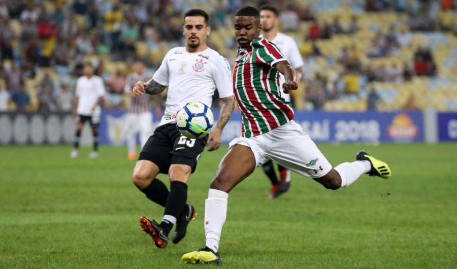 No Maracanã, Corinthians toma pressão, joga mal e perde para o Fluminense
