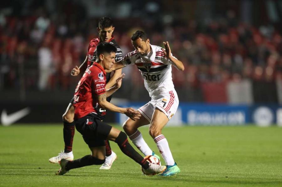 Pela Sul-Americana, São Paulo é surpreendido em casa e perde para o Colón da Argentina