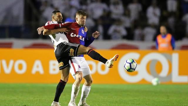 São Paulo sai na frente, mas cede o empate contra o lanterna Paraná, em Curitiba