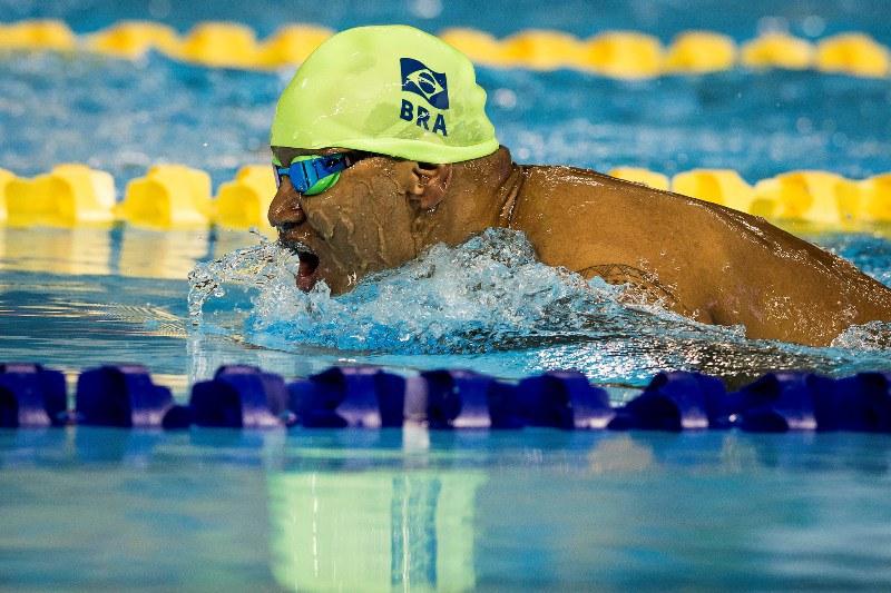 Linha 4 Amarela recebe exposição fotográfica sobre atletas paralímpicos brasileiros