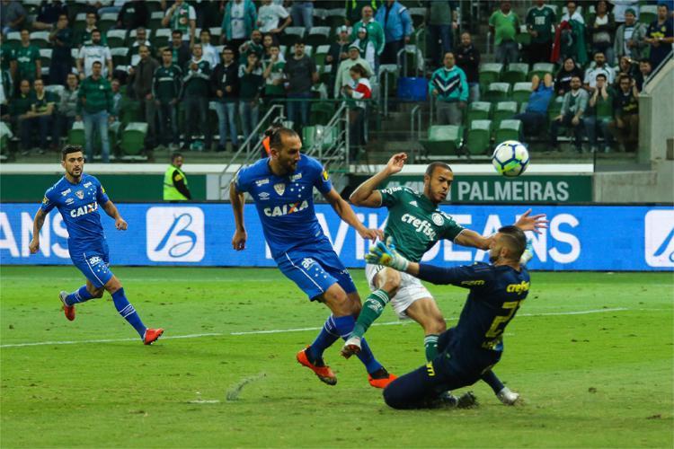 Palmeiras leva gol no início, pressiona, mas perde para o Cruzeiro, pela Copa do Brasil