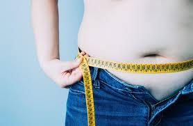 Novo estudo aponta que chance de desenvolver câncer relacionado à obesidade é maior entre os jovens