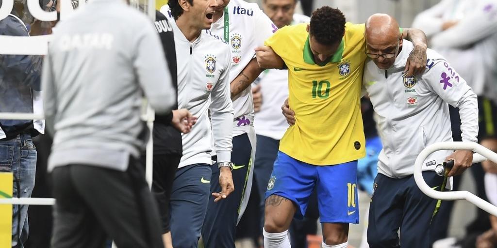 Lesão no tornozelo direito tira Neymar da Copa América