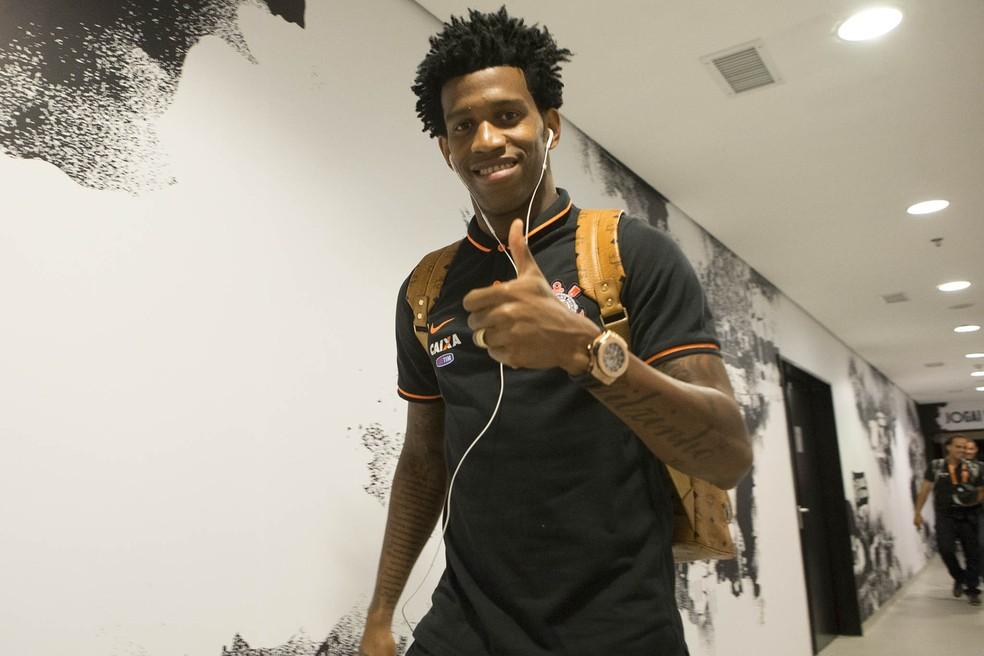 Só falta assinar: Corinthians espera zagueiro Gil na próxima semana para fechar contratação