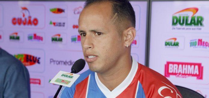 Regularizado, Guerra já pode estrear pelo Bahia contra o Grêmio