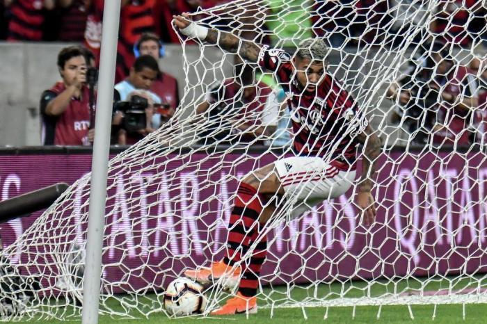Flamengo vence o Emelec nos pênaltis e pegará o Inter nas quartas da Libertadores