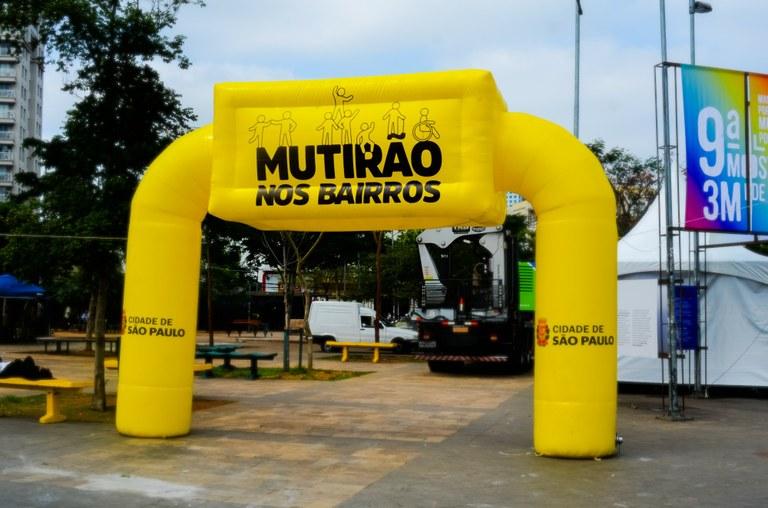 Mutirão nos Bairros: Prefeitura realiza mais de 1.300 atendimentos durante ação no Largo da Batata
