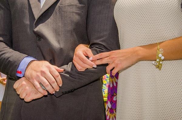 Projeto permite que divorciados retomem nome de solteiro em qualquer época