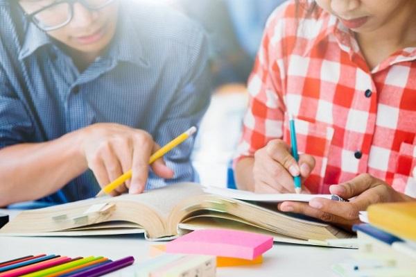 Proposta obriga Estado a oferecer cursos preparatórios para Enem e vestibulares
