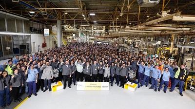 Renault no Brasil comemora 20 anos de produção de motores