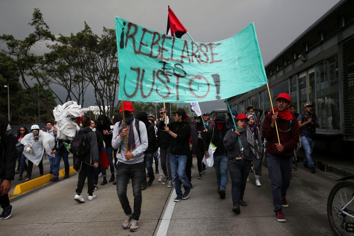 Colombianos protestam contra assassinatos de líderes
