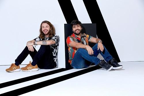 Duo Avesso lança versão estúdio de 