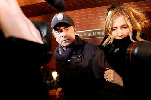 Ex-chefão da Nissan acusa empresa de armação com a Justiça japonesa