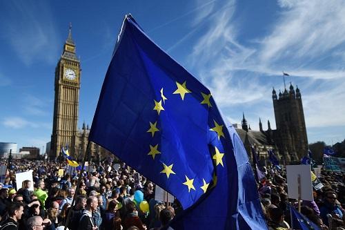 Rainha Elizabeth promulga Lei do Brexit