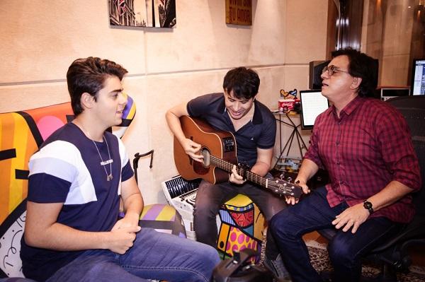 Chitãozinho ajuda na escolha de repertório do novo EP do filho Enrico