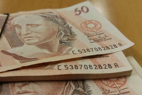 Mega-Sena acumula e deve pagar R$ 120 milhões no sábado