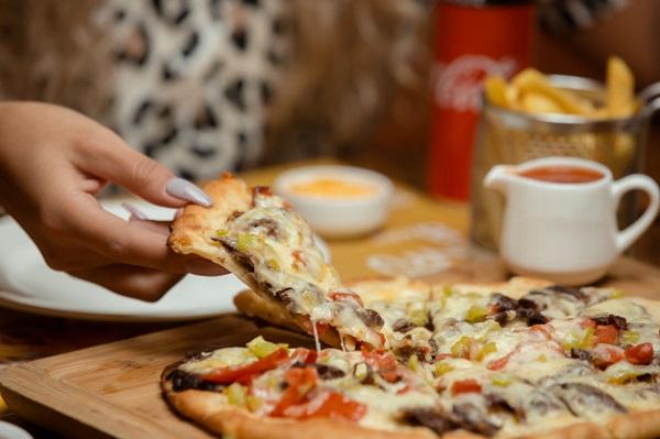 Sem ressaca ou intoxicação alimentar: saiba como aproveitar o Carnaval sem problemas