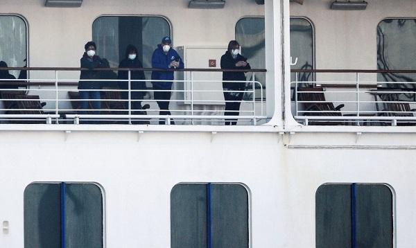 Sobem para 44 novos casos de coronavírus a bordo de cruzeiro no Japão