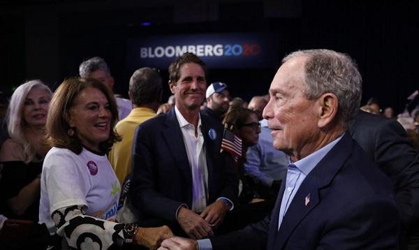 Bloomberg desiste nas primárias democratas para apoiar Joe Biden