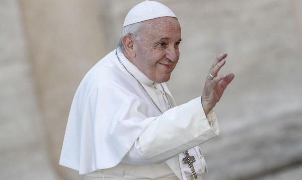 Covid-19: para evitar aglomeração, papa transmite oração via internet