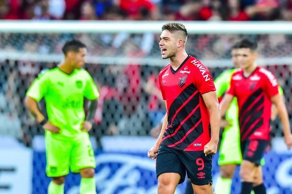 Libertadores: Athletico-PR derrota Peñarol na Arena da Baixada
