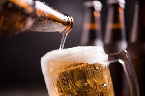 O álcool pode trazer prejuízos à saúde bucal