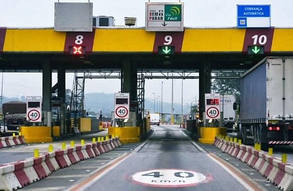 Caminhoneiros terão quase 26 mil adesivos para pagamento automático de pedágios