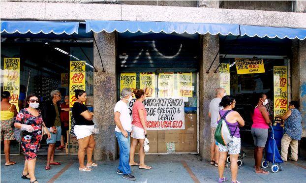 Distância de 1,5 metro é pequena para conter contágio, alerta estudo