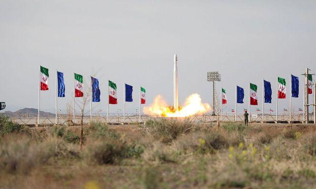 Irã diz ter colocado primeiro satélite militar em órbita