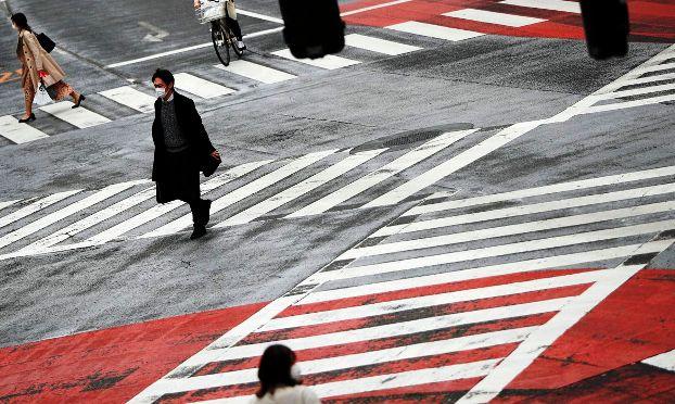 Novos casos da covid-19 dobram na China e bolsas de valores caem