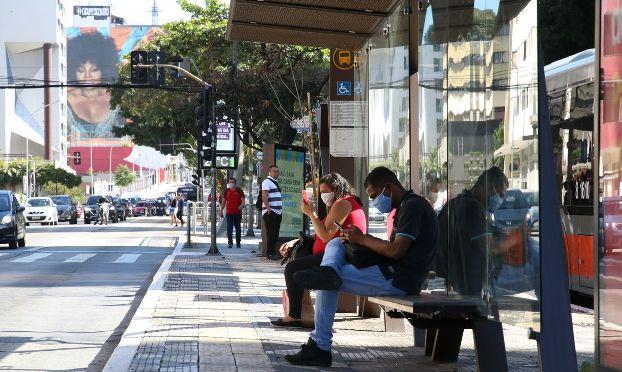 SP inicia bloqueio de avenidas para elevar taxa de isolamento