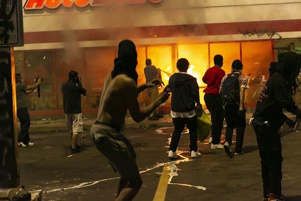 Obama condena violência em protestos nos EUA após morte de George Floyd
