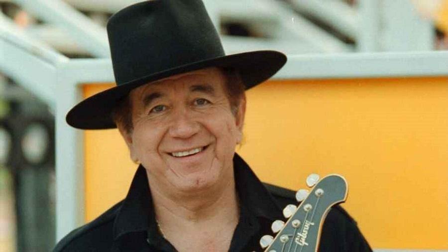 Covid-19 mata Trini Lopez nos Estados Unidos