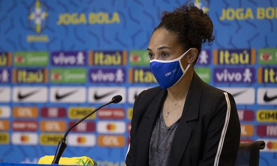 Aline Pellegrino quer mapear realidade do futebol feminino