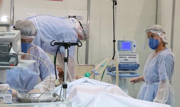 Desparamentação e intubação são os momentos de maior risco de contaminação para médicos