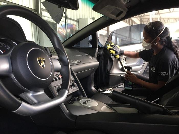 Limpeza interna do carro e higienização são fundamentais