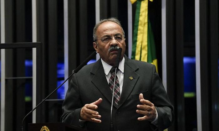 Senador que escondeu dinheiro na cueca pede afastamento do Conselho de Ética