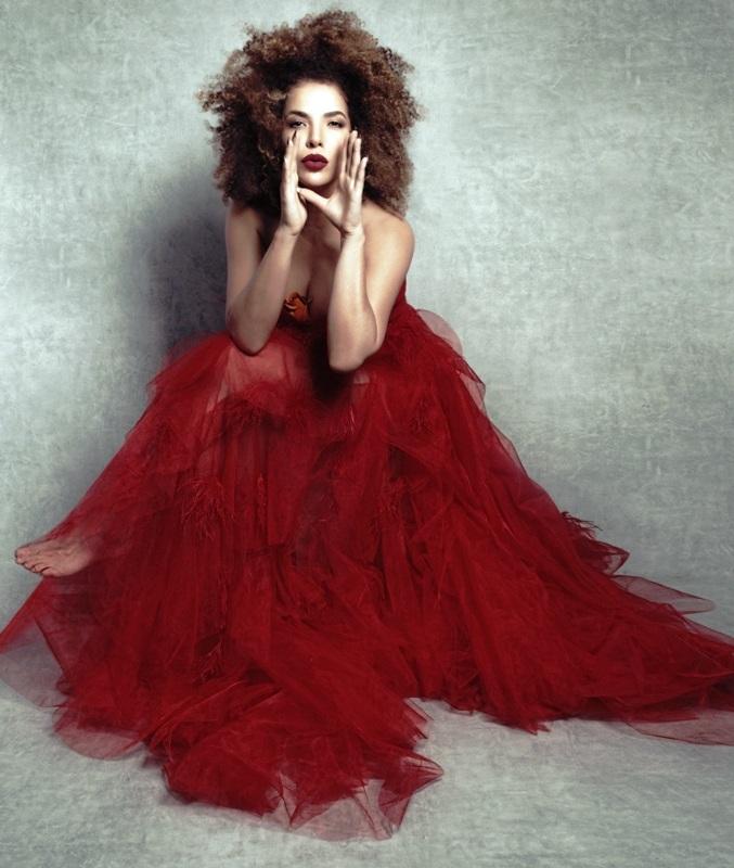 Vanessa da Mata retorna aos palcos com a turnê 