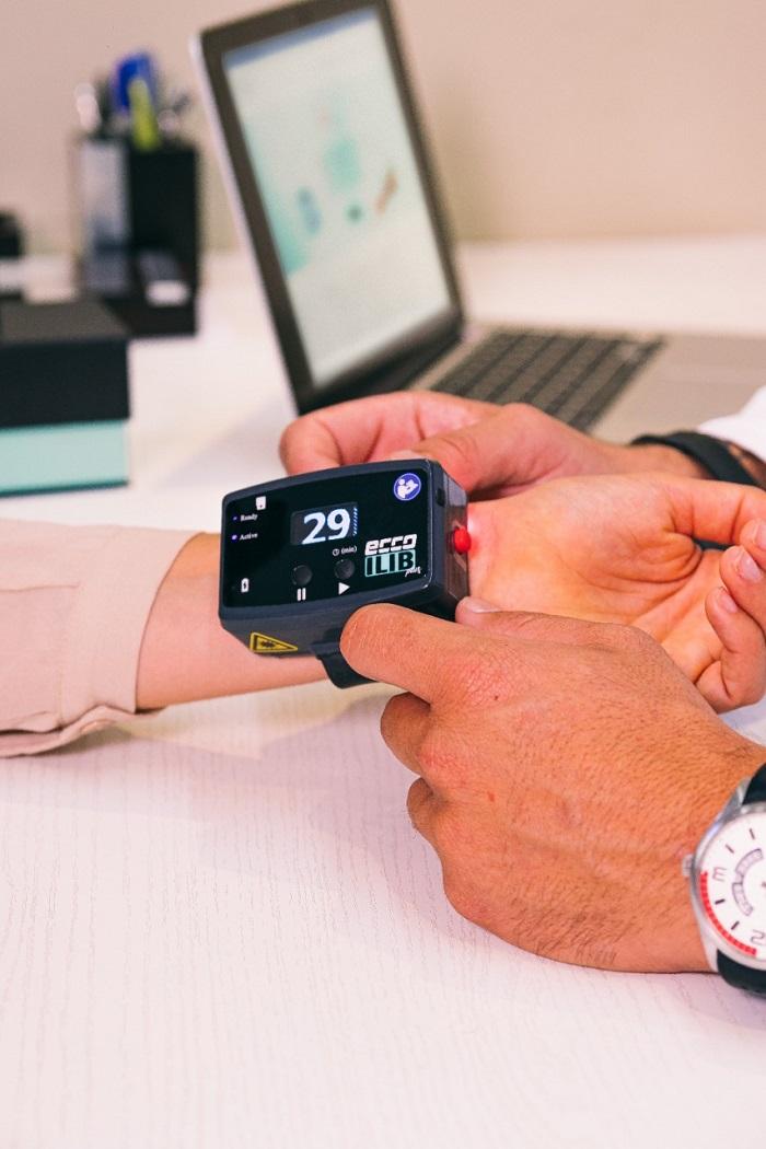 Laser em forma de pulseira combate envelhecimento e controla diversas doenças