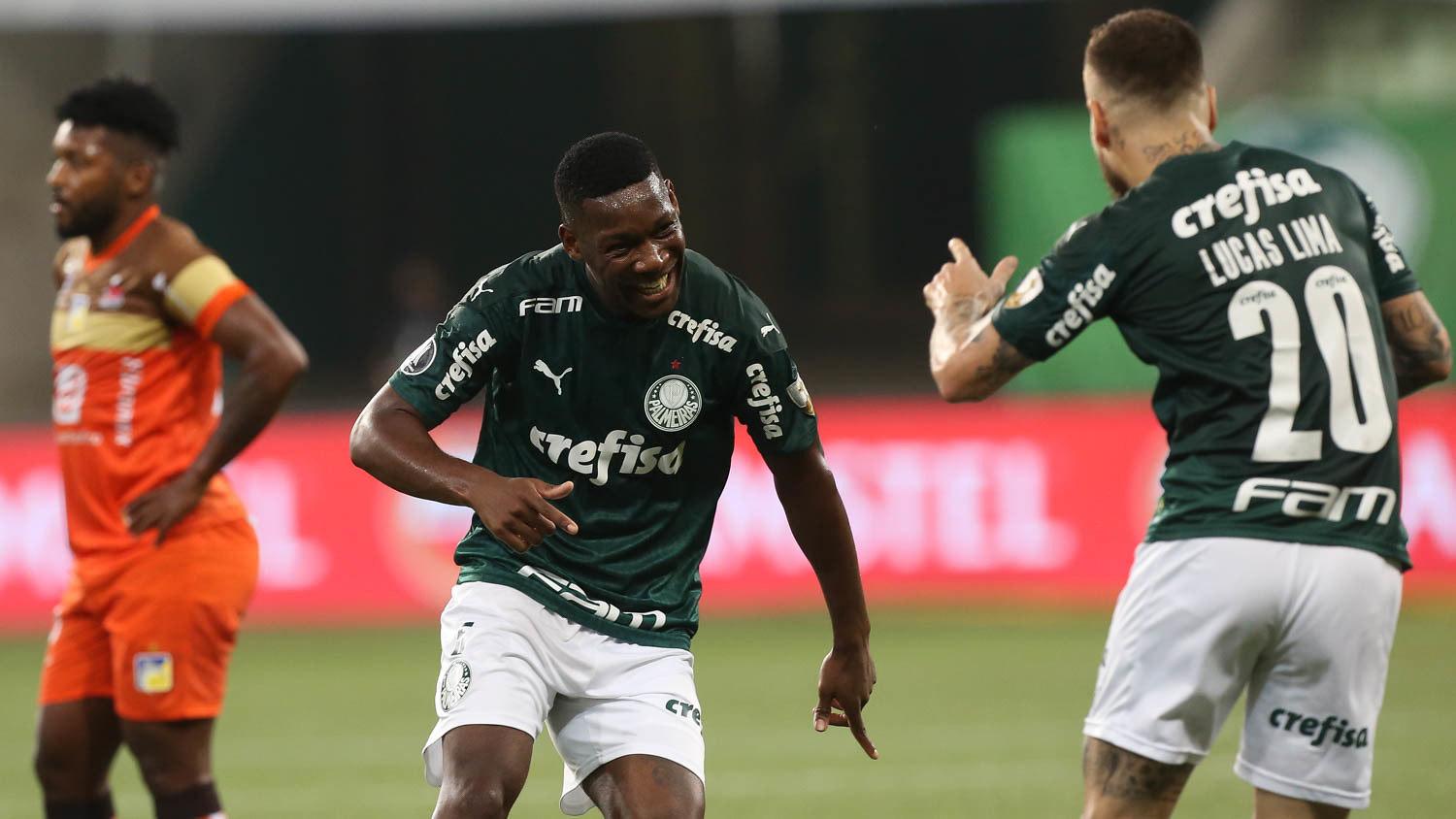 Sucesso português e crise corintiana: Confira os destaques do futebol