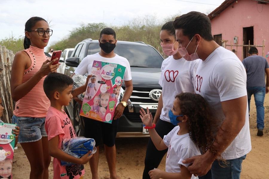 Wesley Safadão e Thyane Dantas levam amor e esperança à famílias carentes do Ceará
