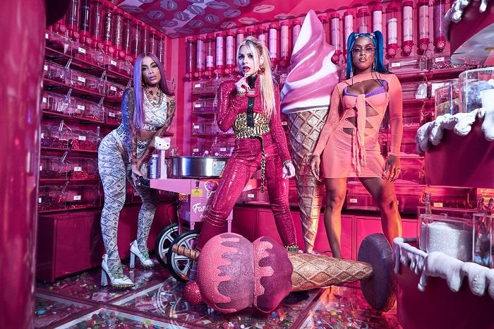 Anitta e MC Rebecca gravam seu novo clipe no atelier de Andressa Salomone
