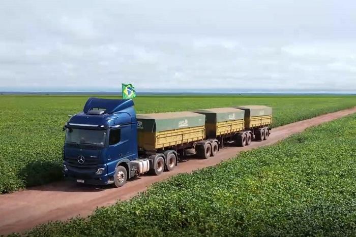Dureza: 50 caminhões Actros participam do início da colheita de soja  no Piaui