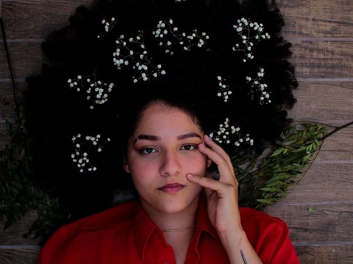 Lançamento: Primeiro EP da cantora LIA