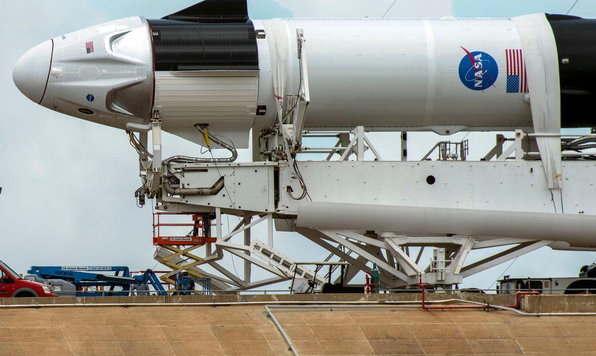 SpaceX quer instalar janela panorâmica no 