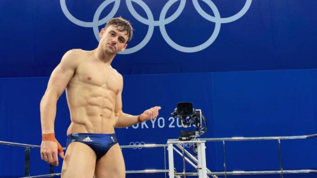 Gay, Tom Daley conquista medalha de ouro em Tóquio e fala de representatividade