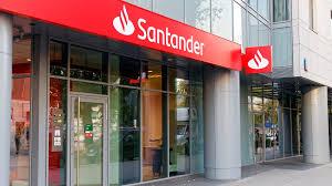 Santander abre inscrições para 150 bolsas de estudo para professores e ofertas financeiras de apoio a profissionais.
